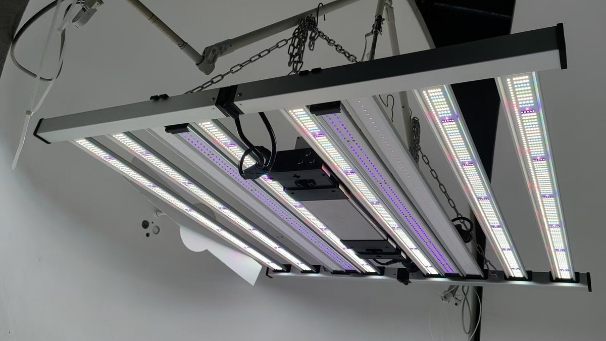Mammoth Lighting Nova Sun Series 820W 8-Bar LED Grow Light - Happy