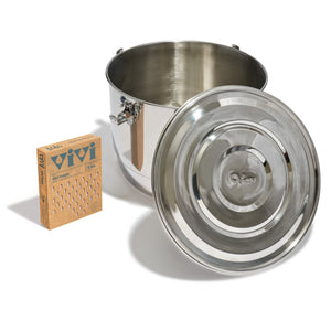 CVault 21 Liter container open with a 5 lb Vivi Fresh 62% humidity pack